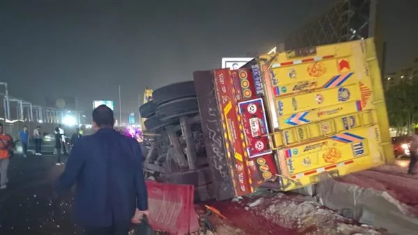 إلقاء القبض على سائق الشاحنة المسؤول عن حادث الدائري في المعادي إلقاء القبض على سائق الشاحنة المسؤول عن حادث الدائري في المعادي