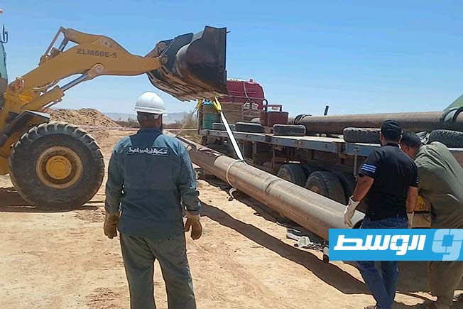 إصلاح تسرب خط نقل النفط الخام «18 بوصة» الواصل بين الحمادة والزاوية، 3 يوليو 2025. (أجوكو)