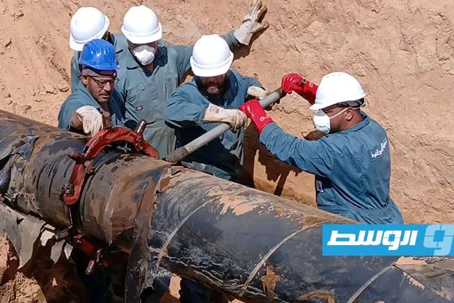 احتواء تسرب نفطي في خط الحمادة – الزاوية