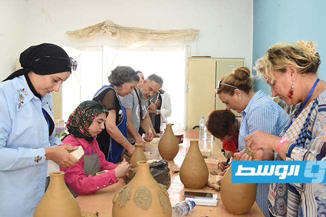 منظمة «المرسم» تفتح آفاق التبادل الثقافي في ملتقى المبدعات العصاميات بالمنستير (فيسبوك)