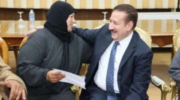 محافظ المنوفية يقدّم سيارة ميكروباص جديدة لعائلة صاحب السيارة في حادث الإقليمي.