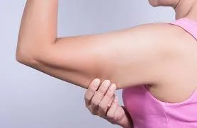 تخلصي من ترهل اليدين: أحدث الطرق التجميلية لاستعادة نضارة البشرة بدون جراحة