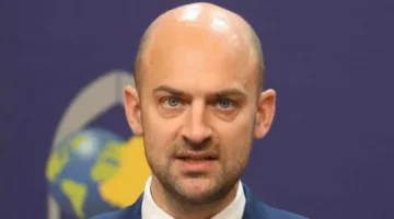 قرار باريس بشأن إعادة فرض العقوبات على إيران يعتمد على إفراج عن المواطنين الفرنسيين.