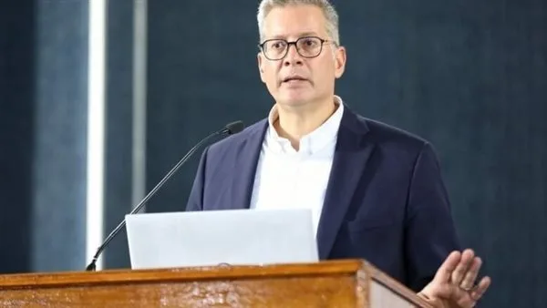 وزير البترول يعبر عن حزنه لضحايا “أدمارين 12” ويؤكد على تسريع صرف التعويضات لذوي المتوفين والمفقودين. وزير البترول يعبر عن حزنه لضحايا “أدمارين 12” ويؤكد على تسريع صرف التعويضات لذوي المتوفين والمفقودين.