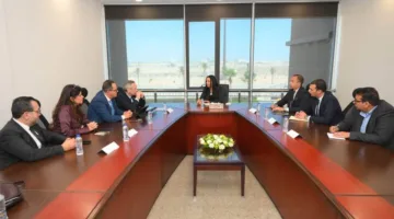 وزيرة التضامن الاجتماعي تلتقي برئيس جمعية رجال الأعمال في إسكندرية لمناقشة سبل التعاون في تعزيز الاقتصاد للأسر ذات الاحتياجات الأكثر ألمًا