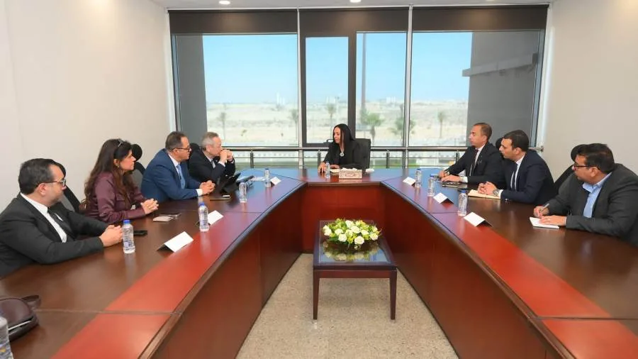 وزيرة التضامن الاجتماعي تلتقي برئيس جمعية رجال الأعمال في إسكندرية لمناقشة سبل التعاون في تعزيز الاقتصاد للأسر ذات الاحتياجات الأكثر ألمًا