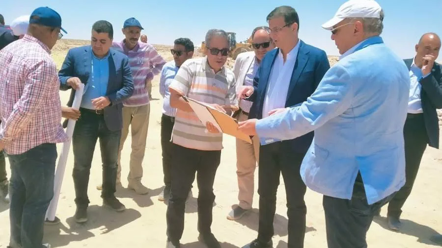 وزير الزراعة يزور منطقة “العميد” لمتابعة إجراءات حصر وتصنيف الأراضي الصحراوية على محور وادي النطرون – العلمين.