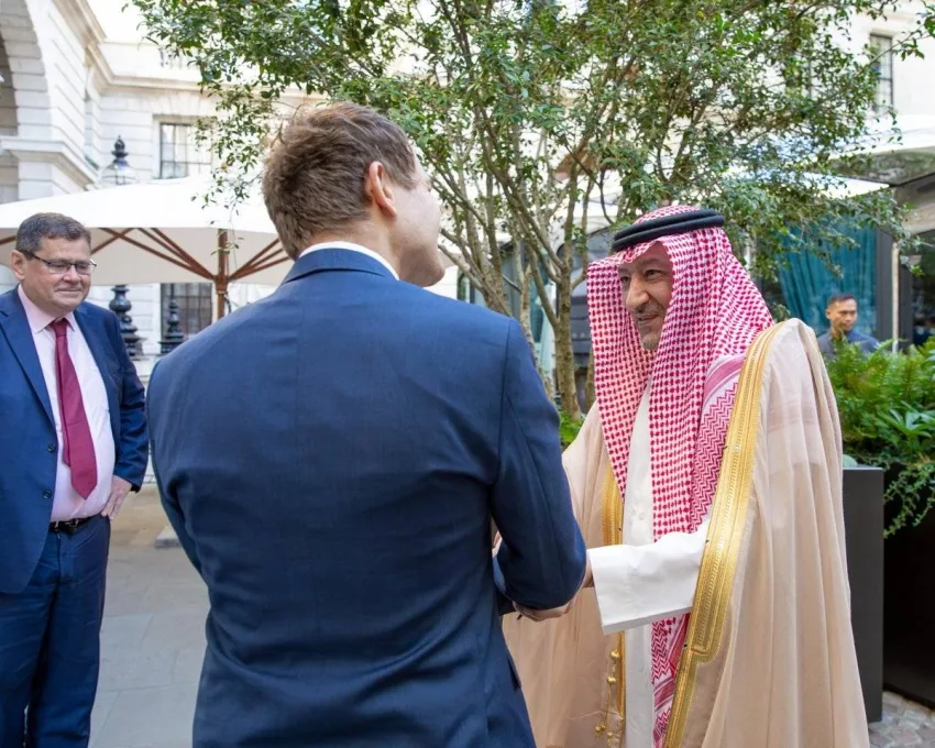 نائب وزير الخارجية يجتمع مع الوزير البريطاني المعني بشؤون الشرق الأوسط وشمال أفريقيا نائب وزير الخارجية يجتمع مع الوزير البريطاني المعني بشؤون الشرق الأوسط وشمال أفريقيا