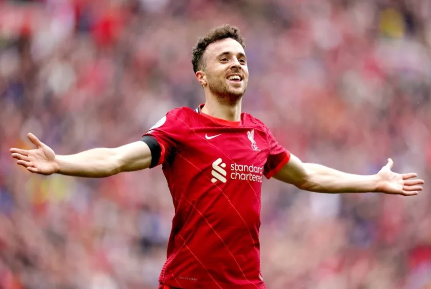 موت ديجو جوتا، لاعب ليفربول، في حادث مرورى