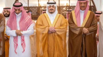 نائب أمير الرياض يتقدم صلاة الجنازة على والدة أبناء عبدالعزيز السالم