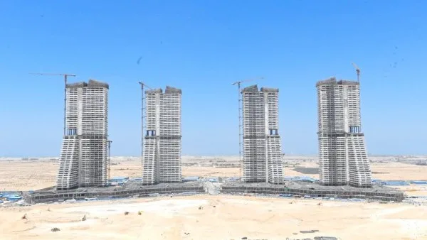 وزير الإسكان يطلع على سير تنفيذ أبراج “الداون تاون” في مدينة العلمين الجديدة