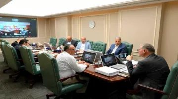 وزير البترول يشرف على خطوات البحث عن المفقودين في حادث البارجة البحرية