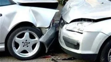 وفاة مسنّة وإصابة ثلاثة أشخاص آخرين إثر collision سيارتين خاصتين على طريق العلمين