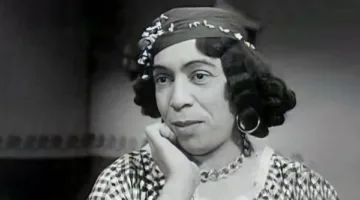 الآنسة حنفي: 71 عاماً من الإلهام – مستند إلى أحداث واقعية ومصنف ضمن أفضل 100 فيلم في تاريخ السينما