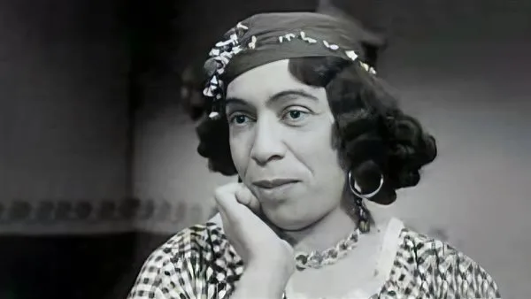 الآنسة حنفي: 71 عاماً من الإلهام – مستند إلى أحداث واقعية ومصنف ضمن أفضل 100 فيلم في تاريخ السينما الآنسة حنفي: 71 عاماً من الإلهام – مستند إلى أحداث واقعية ومصنف ضمن أفضل 100 فيلم في تاريخ السينما