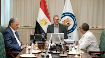 وزير البترول يراقب جهود البحث عن المفقودين في حادث البارجة البحرية والتصدي لتبعاته حسب خطط الطوارئ