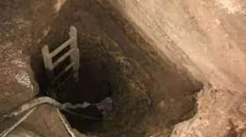 انتشال جثتي شخصين لقيّا حتفهما جراء انهيار الرمال أثناء البحث عن الآثار في وادي النطرون بعد تحللهما.