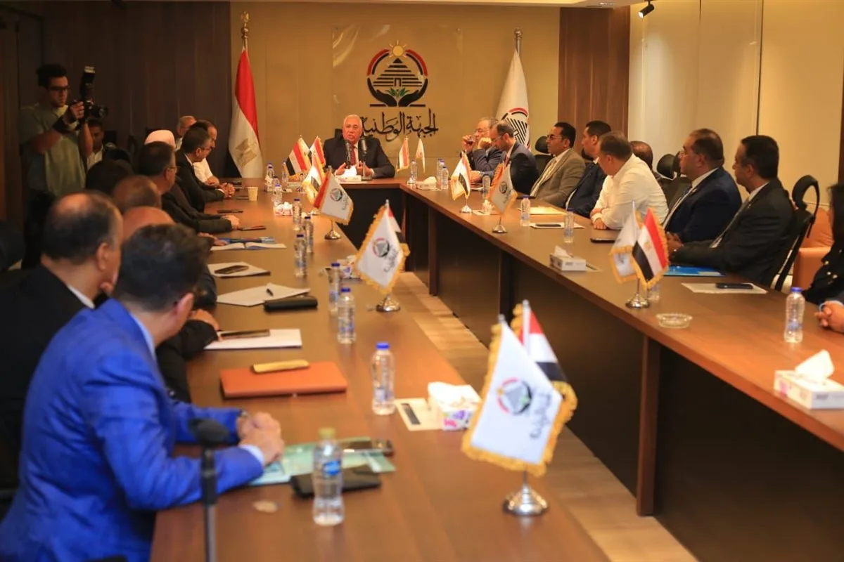 بعد انتهاء الاجتماع التمهيدي لأحزاب القائمة الوطنية، حزب الجبهة ينظم اجتماعًا لمرشحي انتخابات مجلس الشيوخ. بعد انتهاء الاجتماع التمهيدي لأحزاب القائمة الوطنية، حزب الجبهة ينظم اجتماعًا لمرشحي انتخابات مجلس الشيوخ.