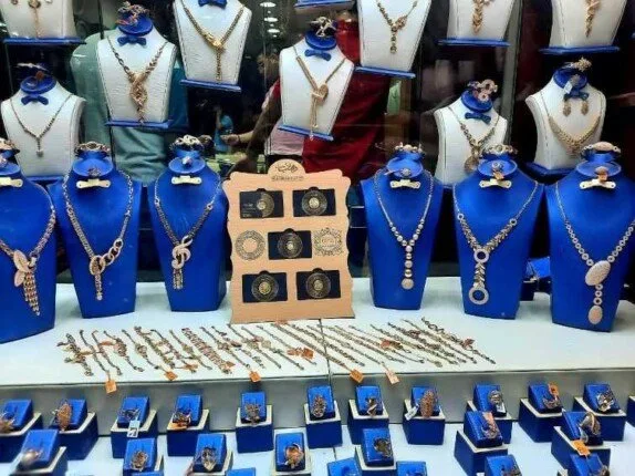 عيار 21 يشهد انخفاضاً غير متوقع.. تراجع جديد في أسعار الذهب اليوم الجمعة 4-7-2025 عيار 21 يشهد انخفاضاً غير متوقع.. تراجع جديد في أسعار الذهب اليوم الجمعة 4-7-2025