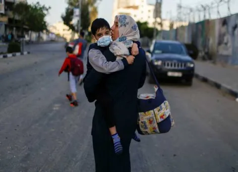 هل يمكننا أن ننام بطمأنينة بعد مقتل 100 ألف في غزة؟ صحفي إسرائيلي يرد: نعم هل يمكننا أن ننام بطمأنينة بعد مقتل 100 ألف في غزة؟ صحفي إسرائيلي يرد: نعم