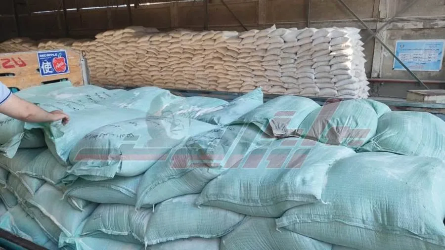 إحباط محاولة الاستيلاء على 5 أطنان من الدقيق المدعوم في كفر الشيخ إحباط محاولة الاستيلاء على 5 أطنان من الدقيق المدعوم في كفر الشيخ