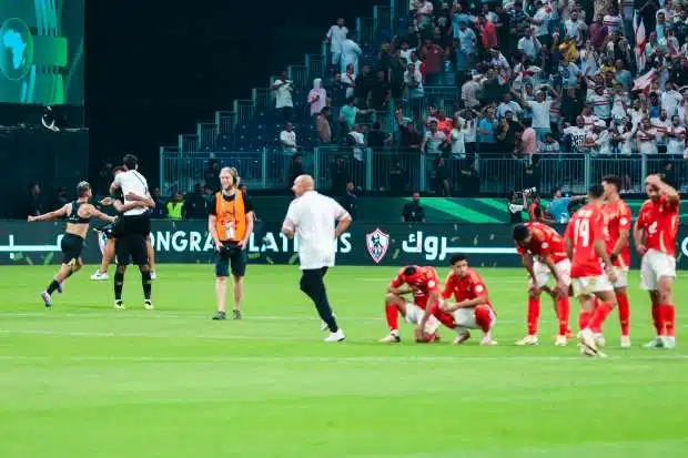 قرار مفاجئ من الأهلي بشأن نجم الفريق: الباب مفتوح لرحيله قرار مفاجئ من الأهلي بشأن نجم الفريق: الباب مفتوح لرحيله
