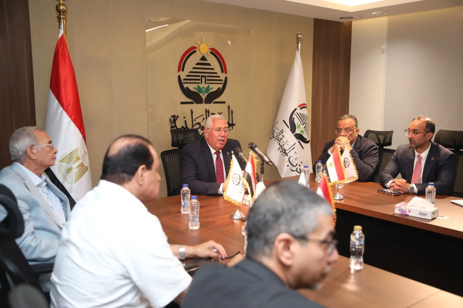 أمين الجبهة الوطنية: لا نهدف إلى تحقيق الأغلبية، ونسعى لتقديم نموذج جديد في مجلس الشيوخ. أمين الجبهة الوطنية: لا نهدف إلى تحقيق الأغلبية، ونسعى لتقديم نموذج جديد في مجلس الشيوخ.