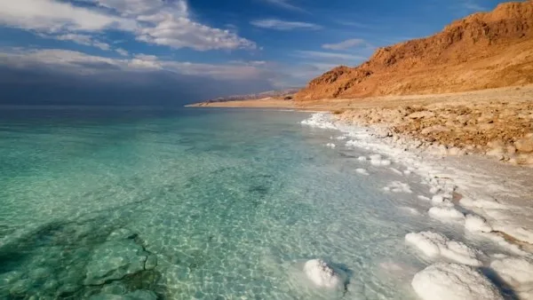 مجاني وبدون أدوية: رمل البحر يعالج 5 مشاكل جلدية