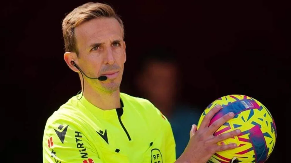 الحكام الإسبانيون يشنون هجومًا مضادًا على ريال مدريد وبرشلونة الحكام الإسبانيون يشنون هجومًا مضادًا على ريال مدريد وبرشلونة