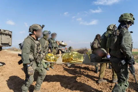 محللون إسرائيليون: بدون تسوية سياسية شاملة، ستستمر حرب غزة إلى الأبد، وقوة إسرائيل العسكرية قد استنفدت.. حماس لم تُهزم وما زالت تمتلك قوة حقيقية وتفوقاً استراتيجياً.. الحل يكمن في إطار سياسي ويرتبط بالدول العربية المعتدلة والسلطة الفلسطينية. محللون إسرائيليون: بدون تسوية سياسية شاملة، ستستمر حرب غزة إلى الأبد، وقوة إسرائيل العسكرية قد استنفدت.. حماس لم تُهزم وما زالت تمتلك قوة حقيقية وتفوقاً استراتيجياً.. الحل يكمن في إطار سياسي ويرتبط بالدول العربية المعتدلة والسلطة الفلسطينية.