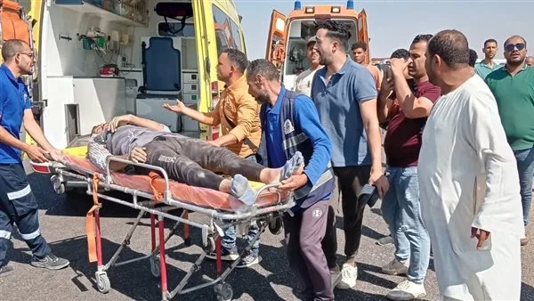 إصابة 11 فردًا، من بينهم حالات خطيرة، في حادث تصادم بالمنيا.