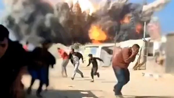 18 شهيداً جراء قصف الاحتلال الإسرائيلي لمخيمات النازحين في غزة 18 شهيداً جراء قصف الاحتلال الإسرائيلي لمخيمات النازحين في غزة