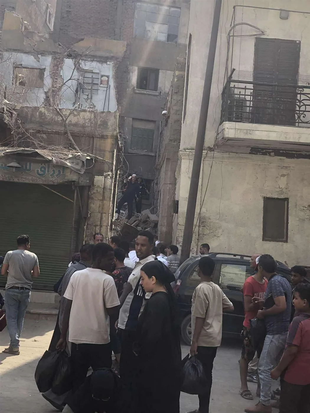 انه collapsing building of two floors في منطقة السيدة عائشة (صور) انه collapsing building of two floors في منطقة السيدة عائشة (صور)