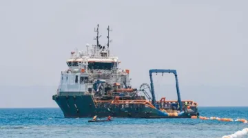 شعرنا بهزة غير مألوفة.. كواليس مثيرة حول غرق منصة نفطية في خليج السويس