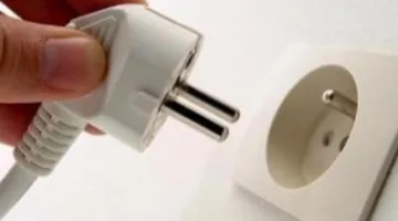 5 أجهزة يجب عدم تركها موصولة بالكهرباء عند مغادرة المنزل لعدة أيام