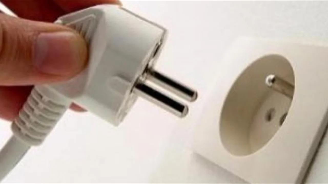 5 أجهزة يجب عدم تركها موصولة بالكهرباء عند مغادرة المنزل لعدة أيام 5 أجهزة يجب عدم تركها موصولة بالكهرباء عند مغادرة المنزل لعدة أيام