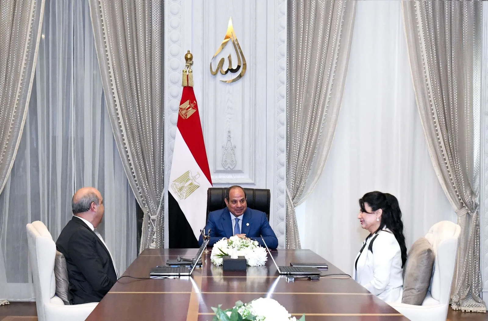 قرارات رئاسية وتوجيهات حكومية: رسائل هامة من الرئيس السيسي للمصريين والعالم قرارات رئاسية وتوجيهات حكومية: رسائل هامة من الرئيس السيسي للمصريين والعالم