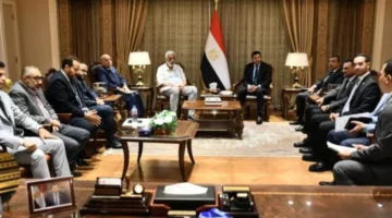 وزير الرياضة يتباحث مع مجموعة من المستثمرين المصريين لتأسيس شراكة في مجال الصناعات الرياضية.
