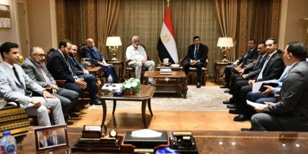 وزير الرياضة يتباحث مع مجموعة من المستثمرين المصريين لتأسيس شراكة في مجال الصناعات الرياضية. وزير الرياضة يتباحث مع مجموعة من المستثمرين المصريين لتأسيس شراكة في مجال الصناعات الرياضية.