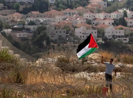 ضفة الغربية: فلسطينيون ي dismantle نقطة استيطانية في بلدة سنجل ضفة الغربية: فلسطينيون ي dismantle نقطة استيطانية في بلدة سنجل