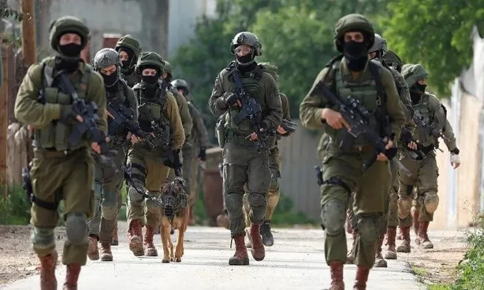 الجيش الإسرائيلي يقيم نقطة تفتيش تعرقل تنقل الفلسطينيين غرب بيت لحم