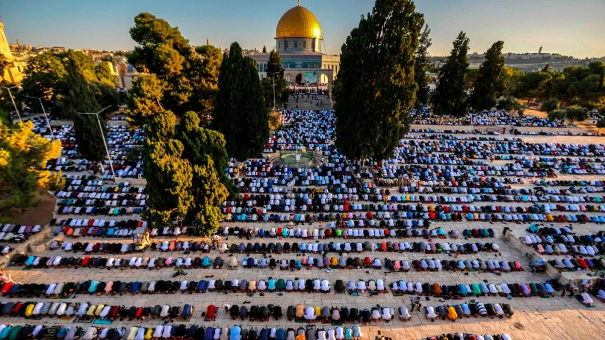 حوالي 40 ألف فلسطيني يشاركون في صلاة الجمعة بالمسجد الأقصى حوالي 40 ألف فلسطيني يشاركون في صلاة الجمعة بالمسجد الأقصى