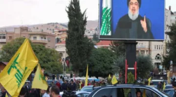 في ظل الضغوط، حزب الله يقوم بمراجعة شاملة لاستراتيجيته بعد الحرب المدمرة مع إسرائيل، تشمل دراسة تقليص دوره كفصيل مسلح دون التخلي عن سلاحه بالكامل.
