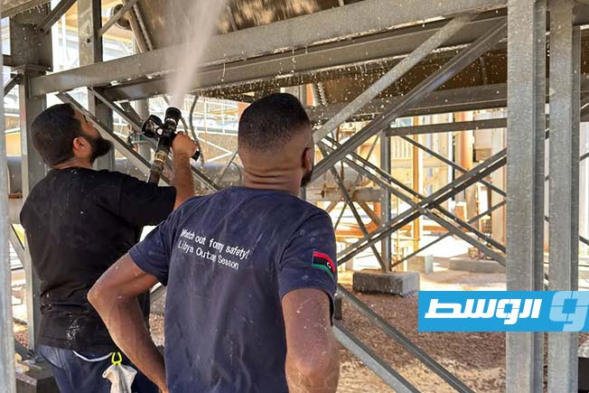 من أعمال غسيل وتنظيف منظومات تبريد المياه في محطة كهرباء السرير، 4 يوليو 2025. (شركة الكهرباء)