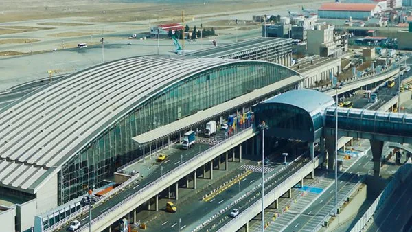 إيران تعيد استئناف الرحلات الجوية الدولية بعد انقطاع استمر 20 يومًا إيران تعيد استئناف الرحلات الجوية الدولية بعد انقطاع استمر 20 يومًا