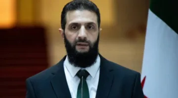 لماذا اختار الشرع حضور حفل الجندي المجهول من شرفة القصر؟ وكيف أحرجت إسرائيل قواته وراياتها؟ هل يمكن أن يتقبل السوري فرض التطبيع من قبل نظامه، وما تفسير حريق قصر الشعب اليوم؟