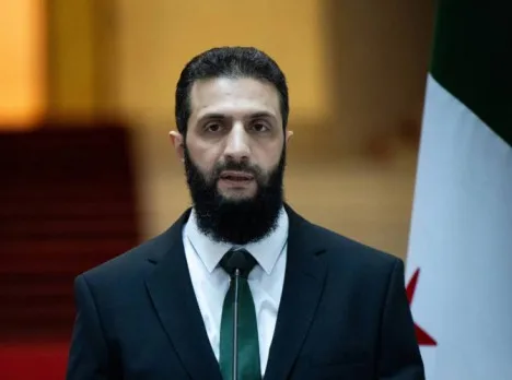 لماذا اختار الشرع حضور حفل الجندي المجهول من شرفة القصر؟ وكيف أحرجت إسرائيل قواته وراياتها؟ هل يمكن أن يتقبل السوري فرض التطبيع من قبل نظامه، وما تفسير حريق قصر الشعب اليوم؟ لماذا اختار الشرع حضور حفل الجندي المجهول من شرفة القصر؟ وكيف أحرجت إسرائيل قواته وراياتها؟ هل يمكن أن يتقبل السوري فرض التطبيع من قبل نظامه، وما تفسير حريق قصر الشعب اليوم؟