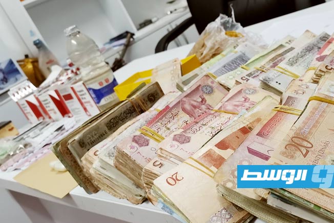 أحراز مضبوطة مع المتهم، 4 يوليو 2025. (أمن صبراتة)