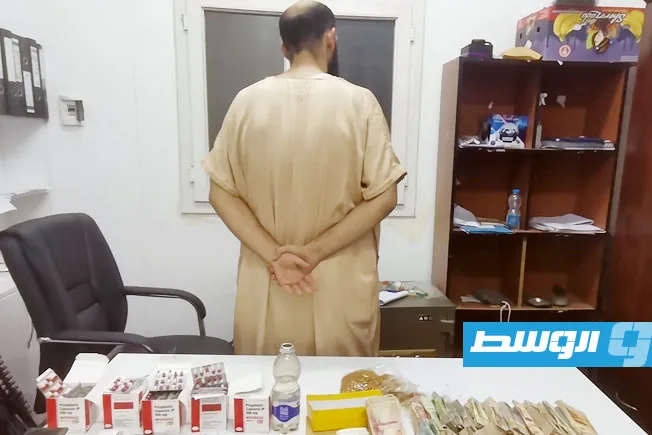 إلقاء القبض على تاجر مواد مخدرة في صبراتة إلقاء القبض على تاجر مواد مخدرة في صبراتة