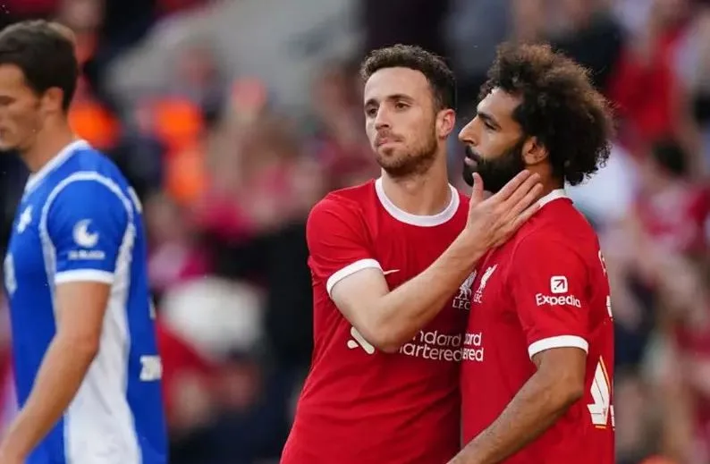 محمد صلاح يعبر عن حزنه لفقدان زميله ديوغو جوتا إثر حادث سير مؤسف